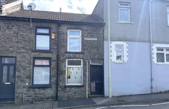 Mid Terrace Derelict Building in Need of Refurbishment in Tonypandy photo