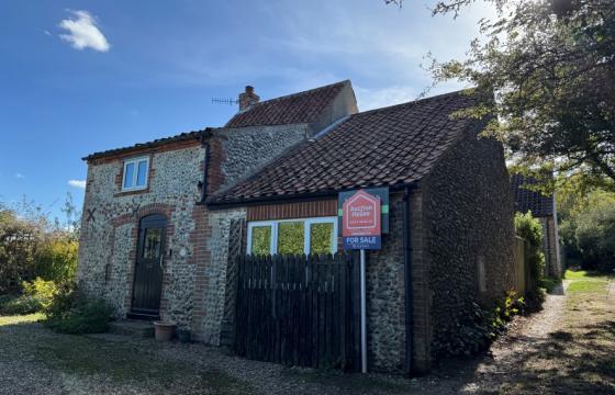 Cottage requires some updating in Norwich photo