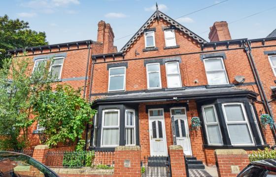 Terrace would benefit from internal modernisation in Leeds photo
