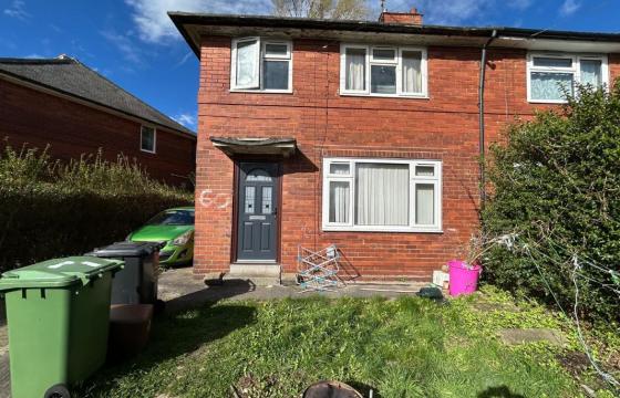 Semi-Detached House for updating in Leeds photo