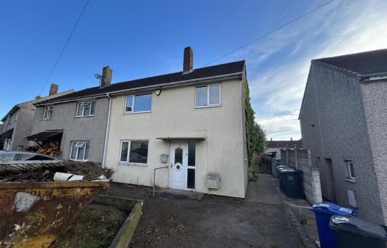 The property is primed for renovation in Burton-On-Trent photo