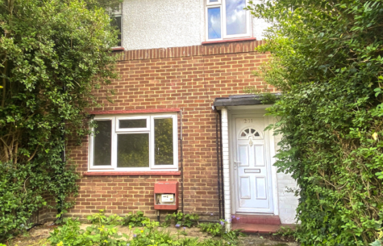 A Terrace House requiring modernisation in Edmonton photo