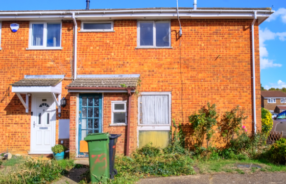 A Terrace House requiring modernisation in Luton photo