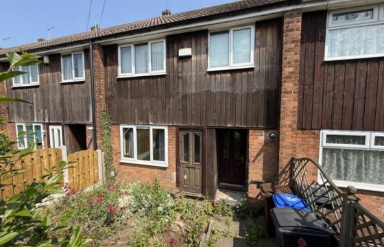 A three bedroom inner terrace requires modernisation in Sheffield photo