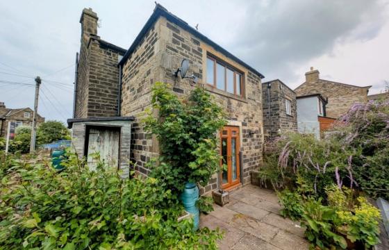 Cottage requiring refurbishment in Holmfirth photo