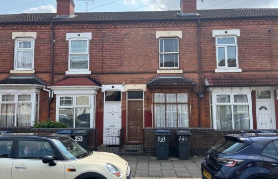 Property in need of modernisation in Small Heath photo