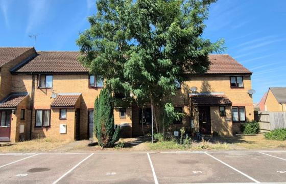 HOUSE IN NEED OF REFURBISHMENT IN Bedford photo