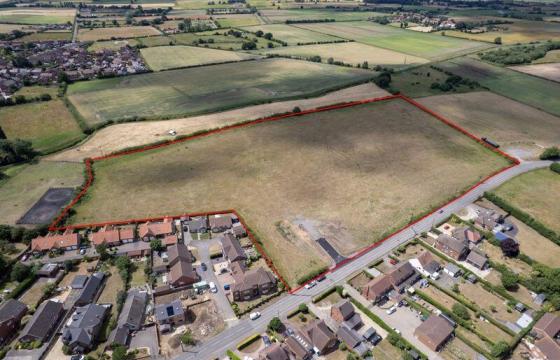 Land for sale in Scotter photo