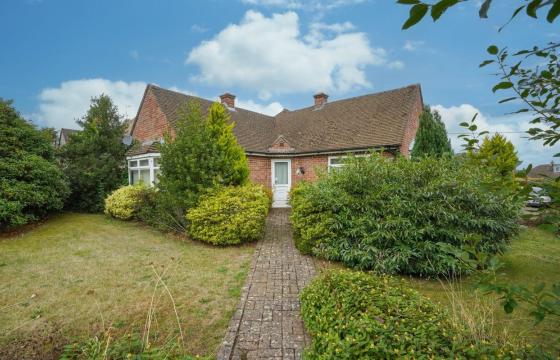 Scope for extension or redevelopment in Faringdon photo