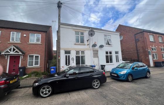 Semi Detached House In Need of Modernisation in Leicester photo