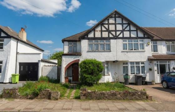 Requires a program of refurbishment in Bromley photo