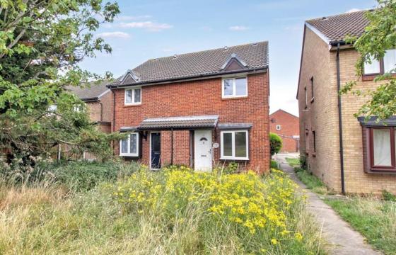 Freehold two floor house requiring updating in ROMFORD photo