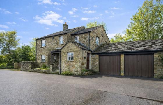 The property requires modernisation in Leyburn photo