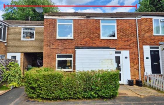 Mid Terrace House for refurbishment in Bracknell photo