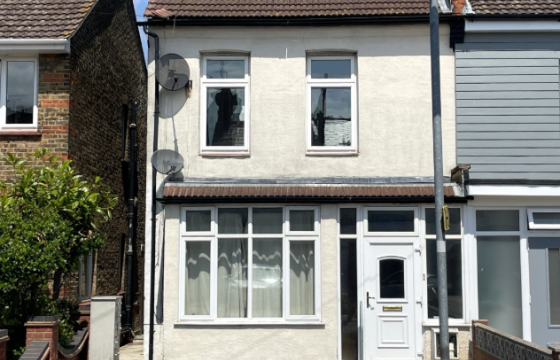 A Semi-Detached House requiring modernisation in Southend-on-Sea photo