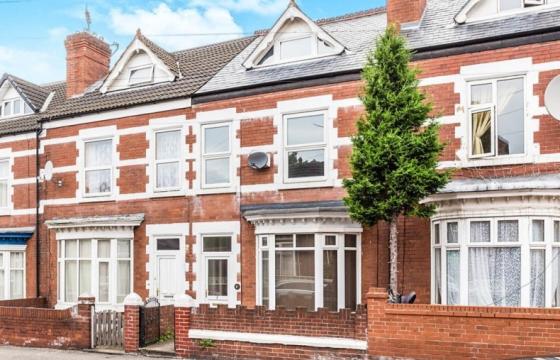 Property requiring modernisation and refurbishment in Doncaster photo
