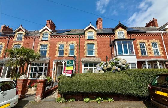 The property is in need of upgrading and modernisation in Llwyngwril photo