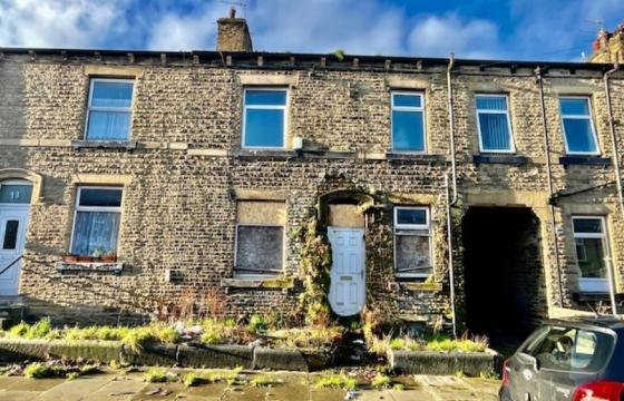 Property requires refurbishment in Bradford photo