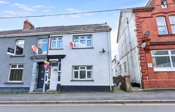 House requiring some refurbishment in Ammanford photo