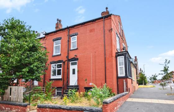 The property does require renovation in Leeds photo