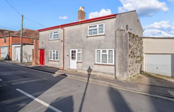 House requiring modernisation in Wareham photo