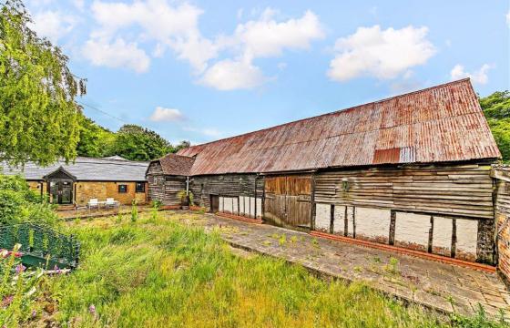 Conversion opportunity in Dunstable photo