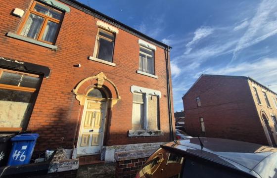Property in need of renovation in Ashton-under-Lyne photo