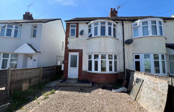 Detached house in need of modernisation in Leicester photo