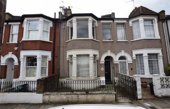 Property for updating in London photo