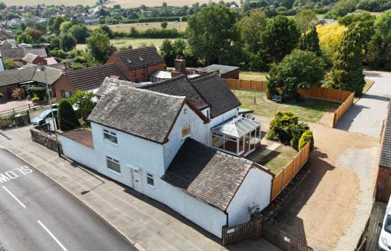 Detached cottage requiring some modernisation in Nuneaton photo