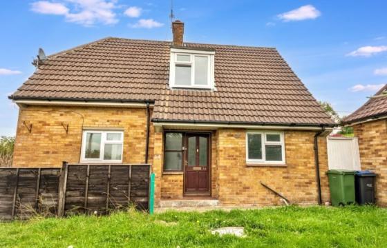 House requires a program of refurbishment in Swindon photo