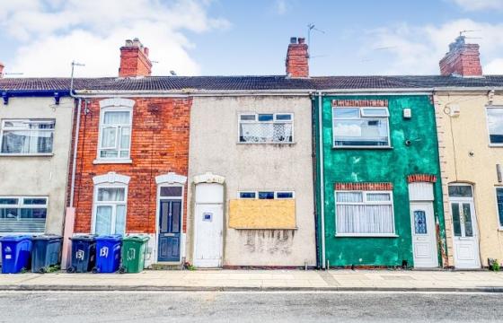 Mid Terrace House for refurbishment in Grimsby photo
