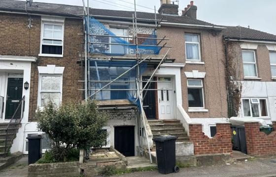 Terraced house requires refurbishment in Maidstone photo