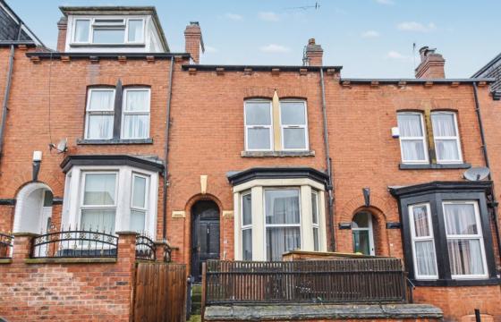 The property does require renovation in Leeds photo