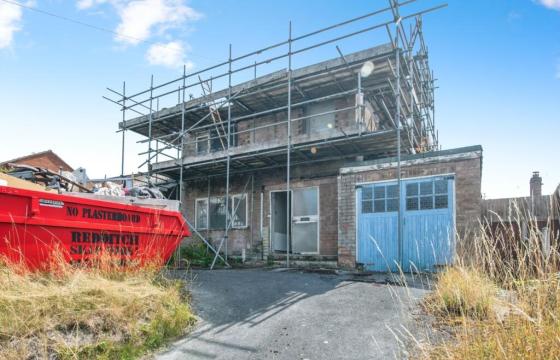 Three-bedroom detached house for renovation photo