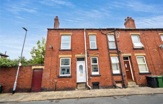 The property does require some internal renovation in Leeds photo