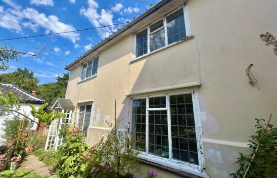 Cottage in need of some cosmetic updating in Woodbridge photo