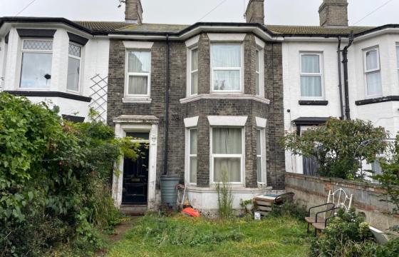 Terrace house in need of improvement in Great Yarmouth photo
