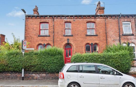 End terrace does require renovation in Leeds photo