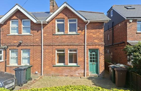Semi Detached House for refurbishment in Ashford photo