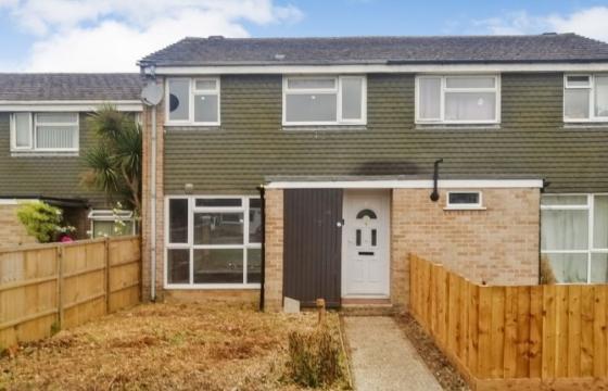 The property requires a program of refurbishment in Thatcham photo