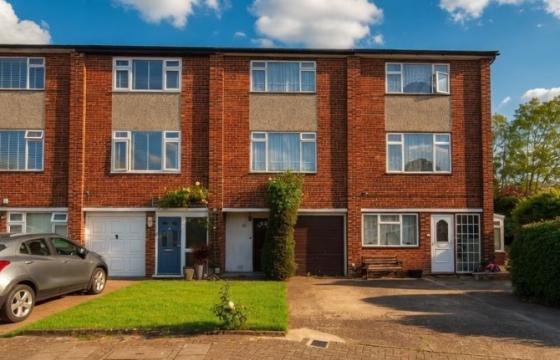 Refurbishment and repairs in Bromley photo