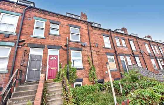 Terrace does require renovation in Leeds photo