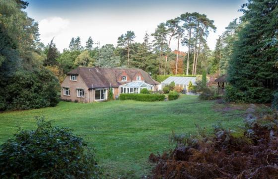 Redevelopment opportunity in Farnham photo