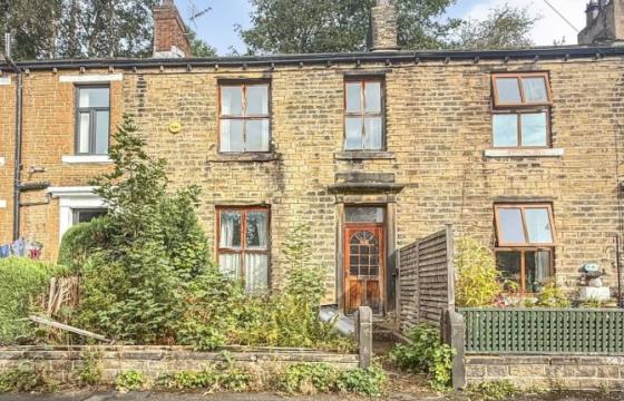 Mid Terrace House requires a program of refurbishment in Huddersfield photo