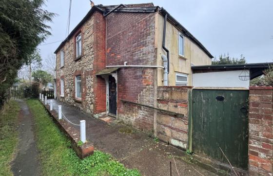 Property requires modernisation in Freshwater photo