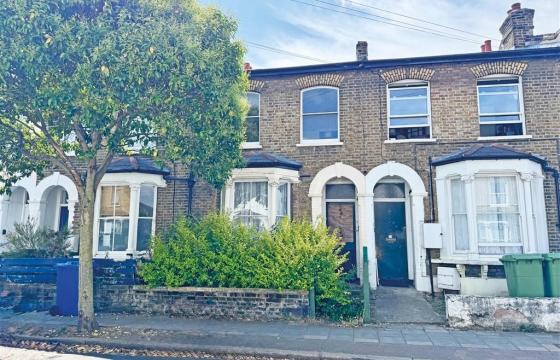 House requiring updating/refurbishment in LONDON photo