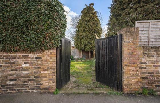 Land for sale in Kingston Upon Thames photo