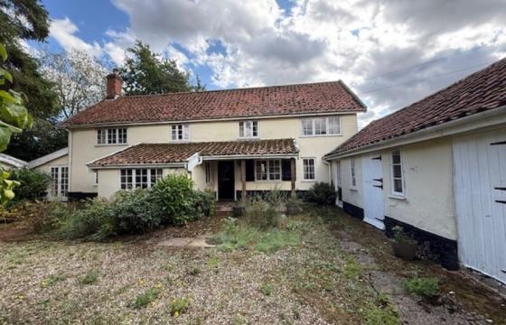 Detached cottage requiring modernisation in Ashwellthorpe photo