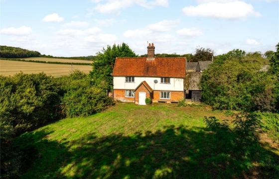 Detached house in need of restoration in Great Missenden photo